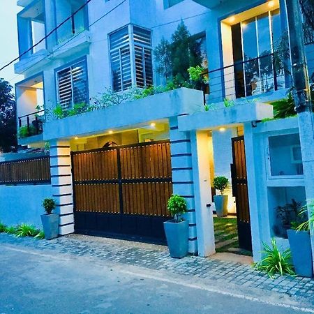 8 Plus Luxury Apartments Negombo Dış mekan fotoğraf