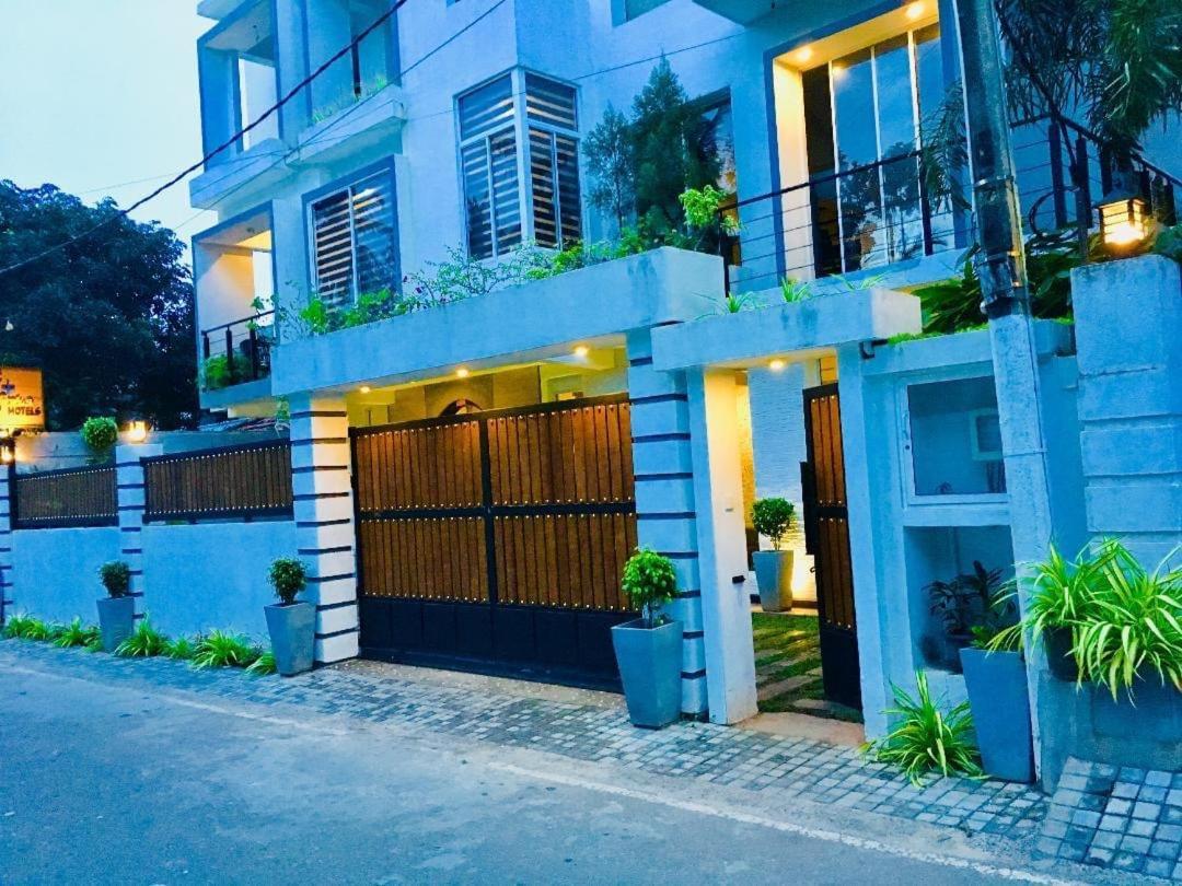 8 Plus Luxury Apartments Negombo Dış mekan fotoğraf