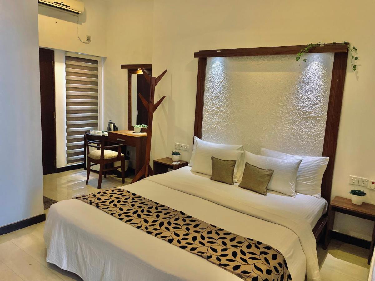 8 Plus Luxury Apartments Negombo Dış mekan fotoğraf