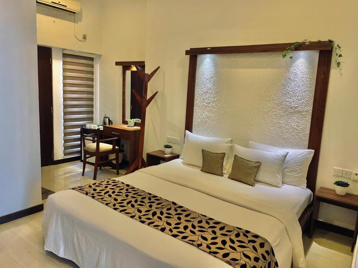 8 Plus Motels Negombo Dış mekan fotoğraf